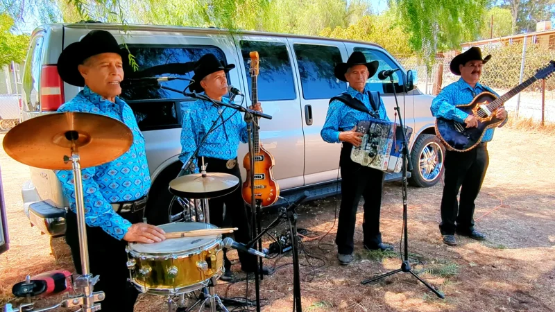 Música Norteña en el Valle de Coachella Ca – Los Platea-2